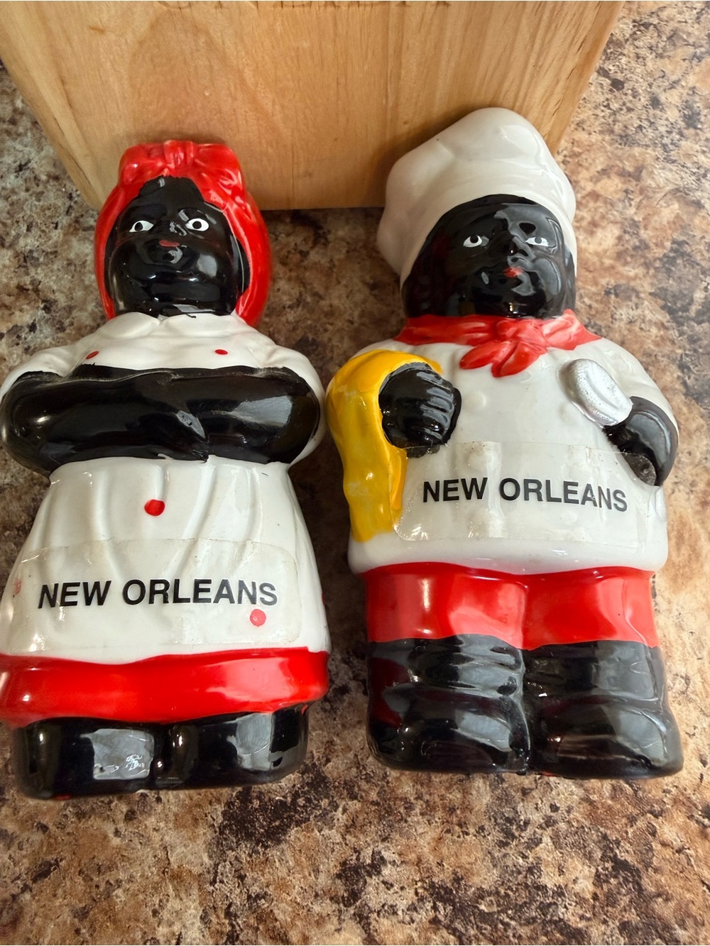 Vintage souvenir, salt and pepper shakers 1993 - Picture 8 of 13